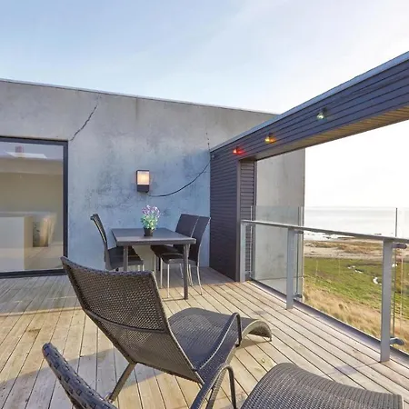Holiday Romo With Patio 328 *